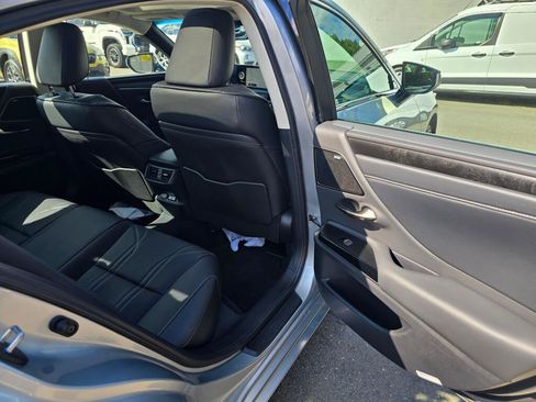 Used 2025 Lexus ES 350 w/ Accessory Package (Z1) FWD image 13
