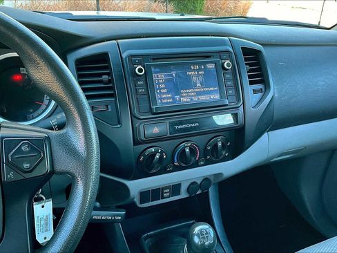 Used 2015 Toyota Tacoma 2WD Access Cab image 6