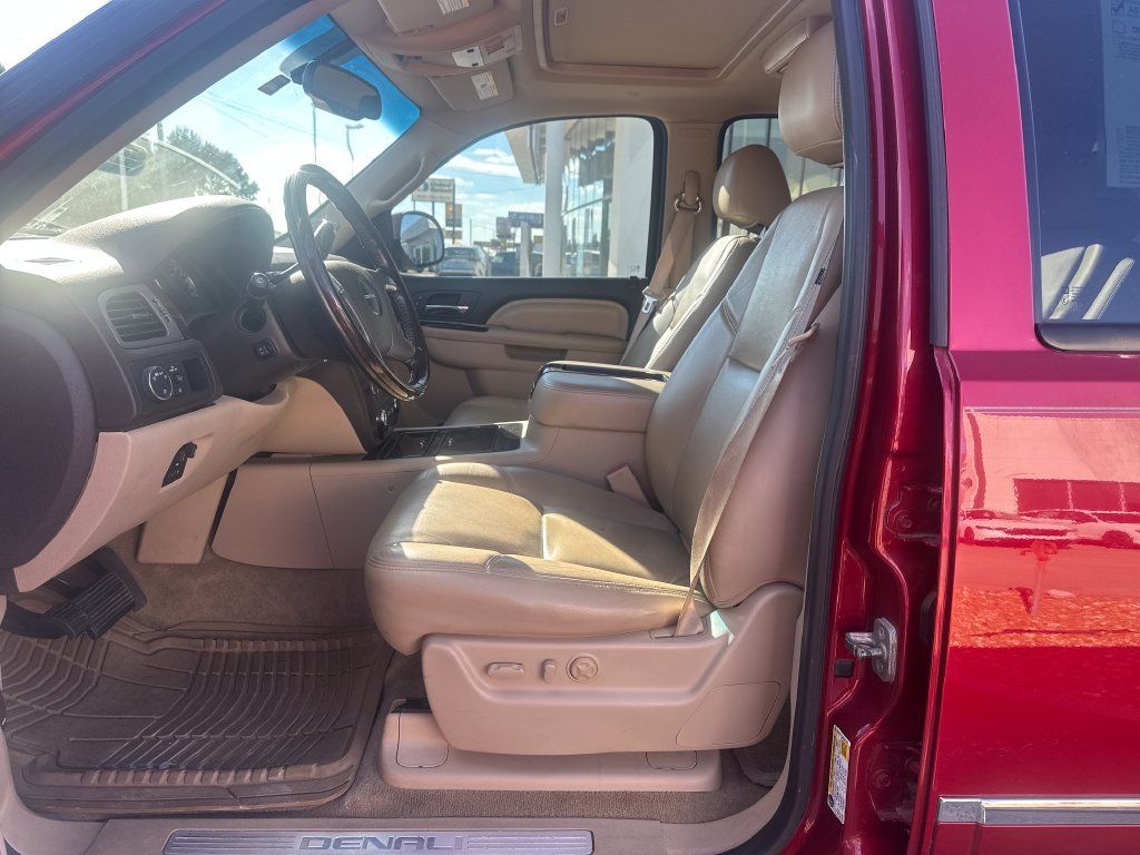 Used 2013 GMC Yukon Denali AWD/4WD image 9