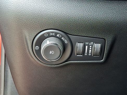 Used 2025 Jeep Compass Trailhawk w/ Trailhawk Elite Group AWD/4WD image 28