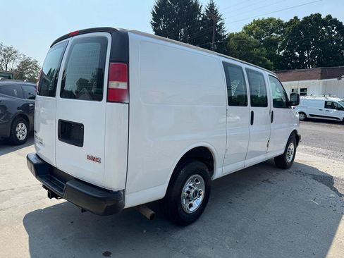 Used 2011 GMC Savana 2500 RWD image 2