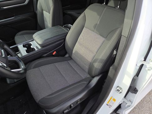 Used 2025 GMC Acadia Elevation image 28