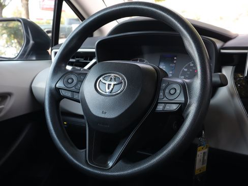 Used 2025 Toyota Corolla LE FWD image 17