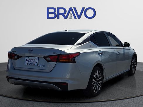 Used 2023 Nissan Altima 2.5 SV FWD image 4