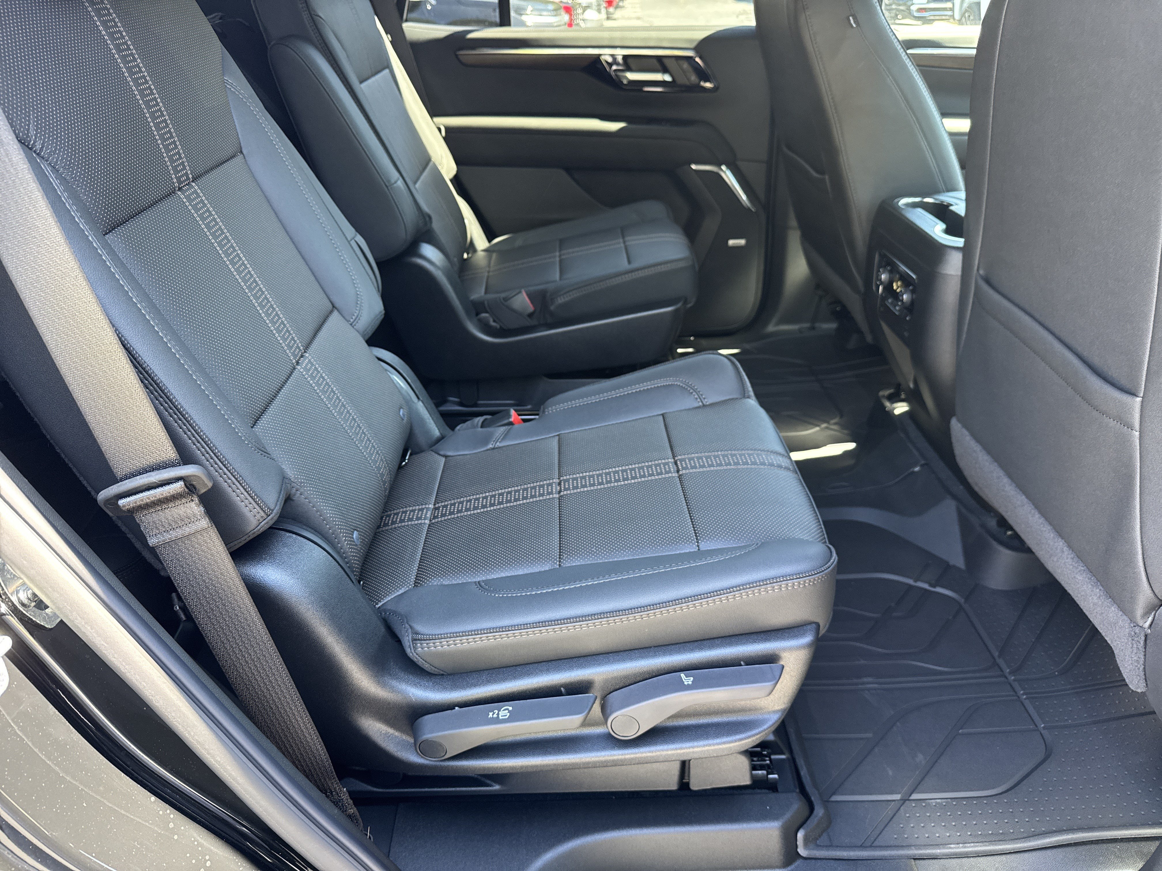 New 2026 Chevrolet Tahoe High Country AWD/4WD image 15