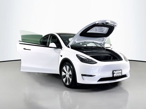 Used 2023 Tesla Model Y Long Range AWD/4WD image 24