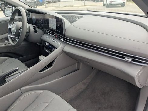 Used 2024 Hyundai Elantra SEL image 34