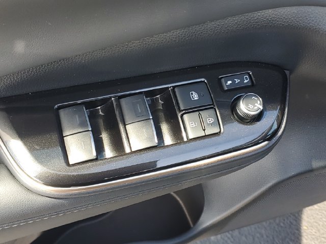 Used 2024 Toyota Crown AWD/4WD image 16