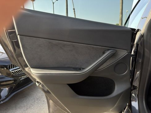 Used 2024 Tesla Model Y Long Range image 37