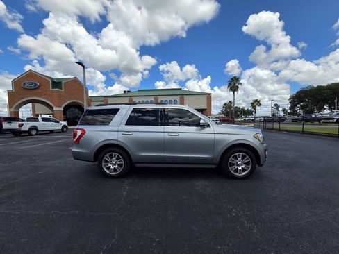 Used 2020 Ford Expedition XLT w/ Equipment Group 201A AWD/4WD image 4