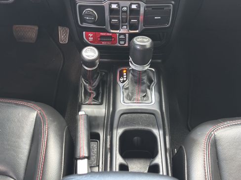 Used 2022 Jeep Wrangler Unlimited Rubicon AWD/4WD image 21