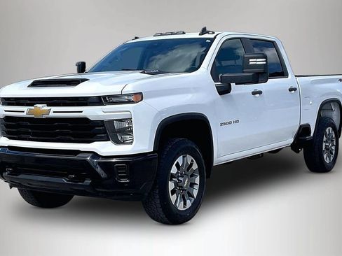 Used 2024 Chevrolet Silverado 2500 Custom w/ Custom Convenience Package AWD/4WD image 2