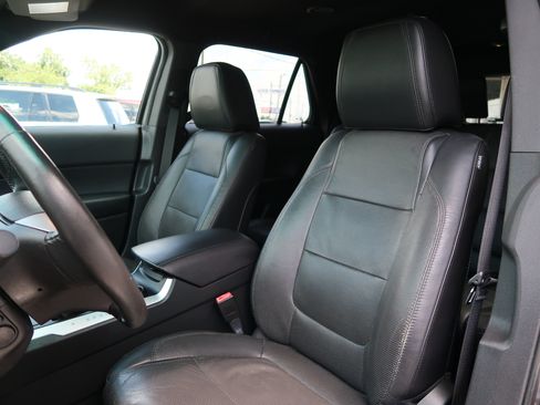 Used 2014 Ford Explorer Limited w/ Equipment Group 302A FWD image 12