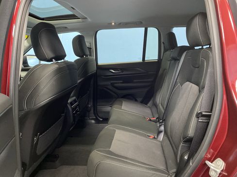 Certified 2024 Jeep Grand Cherokee Laredo X image 23