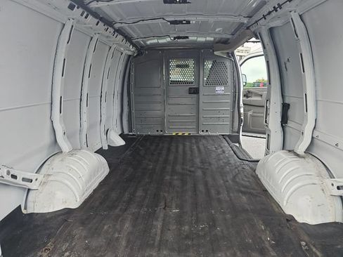 Used 2020 Chevrolet Express 3500 RWD image 12