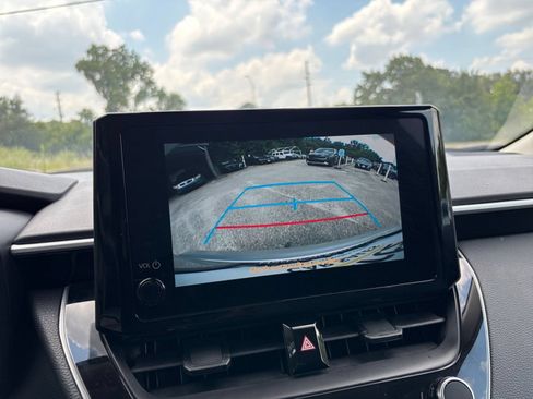 Used 2025 Toyota Corolla LE FWD image 17