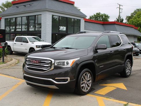 Used 2019 GMC Acadia SLE w/ Driver Alert Package I image 4