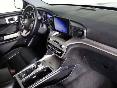 Used 2022 Ford Explorer XLT w/ Equipment Group 202A image 28