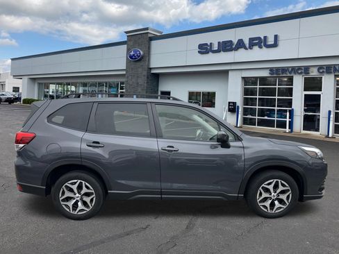 Used 2023 Subaru Forester Premium image 8