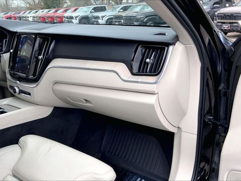 Used 2022 Volvo XC60 B5 Inscription w/ Advanced Package image 19