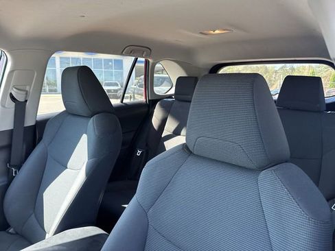 Used 2021 Toyota RAV4 LE image 11