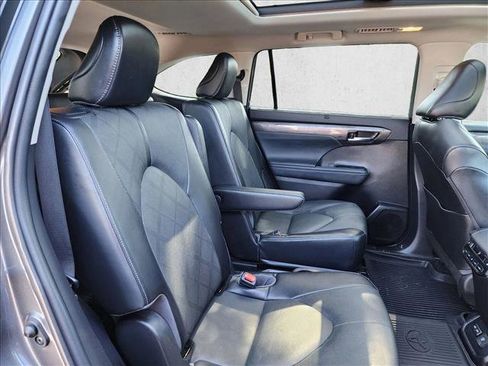 Used 2022 Toyota Highlander Platinum AWD/4WD image 20