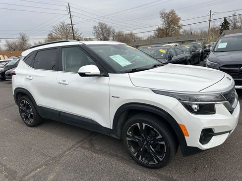 Used 2021 Kia Seltos EX image 16