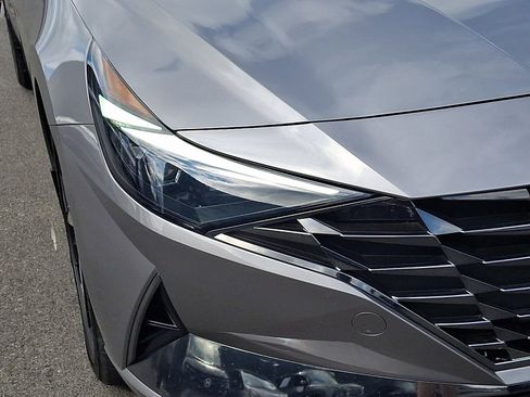 Certified 2023 Hyundai Elantra Limited FWD image 9