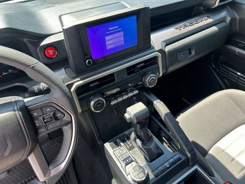 Used 2025 Toyota Tacoma TRD Off-Road AWD/4WD image 31