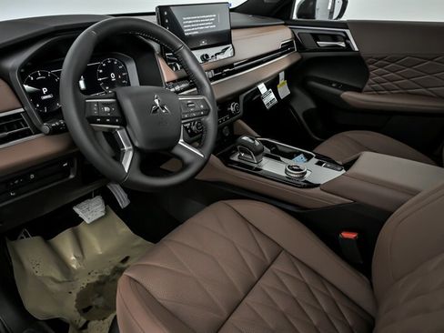 New 2026 Mitsubishi Outlander SEL image 13