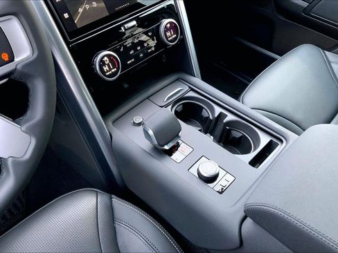 New 2026 Land Rover Discovery S image 7