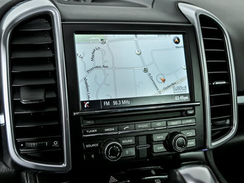 Used 2014 Porsche Cayenne Platinum Edition image 31