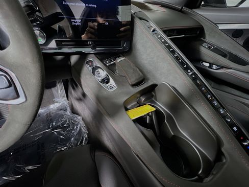 Used 2023 Chevrolet Corvette Stingray w/ Z51 Performance Package image 25