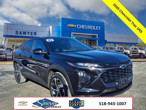 Used 2025 Chevrolet Trax RS image 1