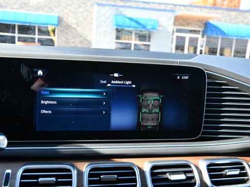 Used 2025 Mercedes-Benz GLS 450 4MATIC image 26