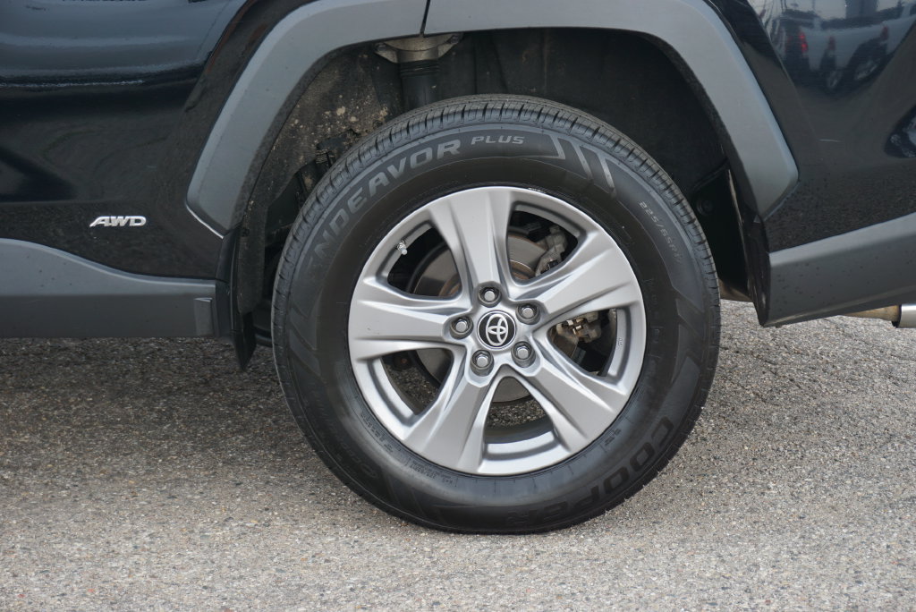 Used 2023 Toyota RAV4 LE AWD/4WD image 9