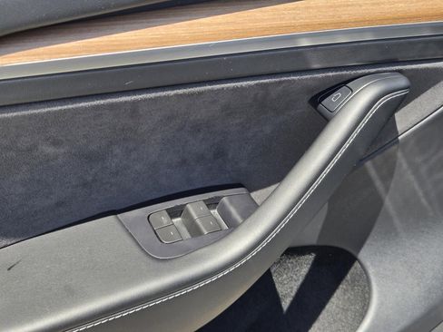 Used 2023 Tesla Model Y Long Range AWD/4WD image 19