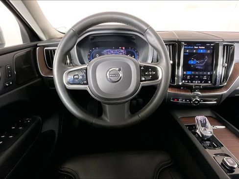 Used 2023 Volvo XC60 B5 Ultimate w/ Protection Package Premier FWD image 4