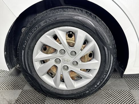 Used 2019 Hyundai Elantra SE w/ Winter Weather Package image 31