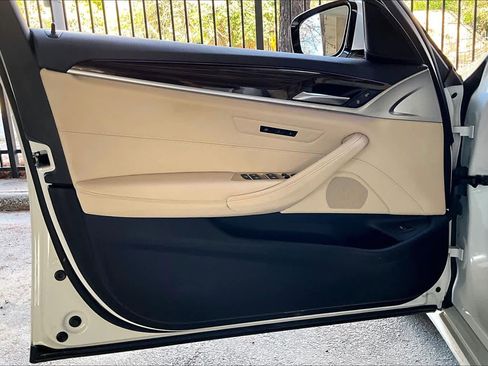 Used 2020 BMW 530i w/ Convenience Package image 21