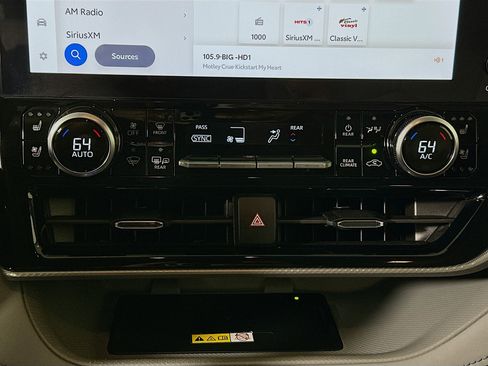 Used 2024 Toyota Highlander Platinum FWD image 22