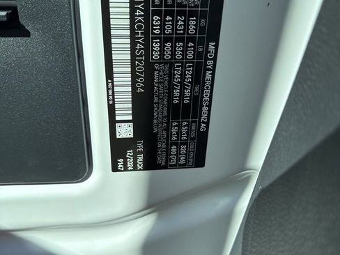 Used 2025 Mercedes-Benz Sprinter 2500 image 21