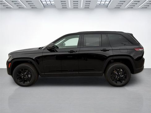 New 2025 Jeep Grand Cherokee Altitude image 6