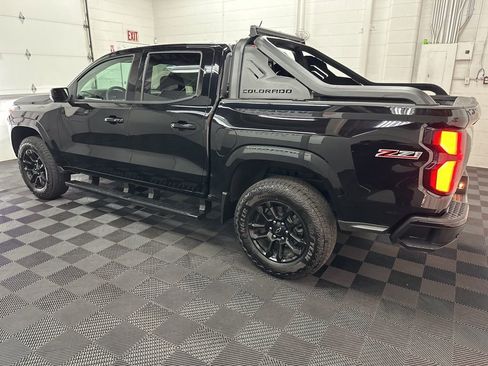 Used 2025 Chevrolet Colorado Z71 w/ Midnight Edition AWD/4WD image 6