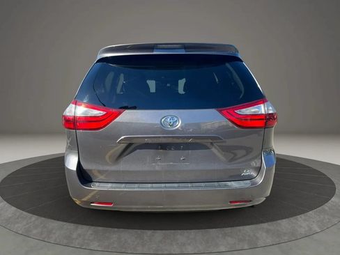 Used 2017 Toyota Sienna LE AWD/4WD image 6