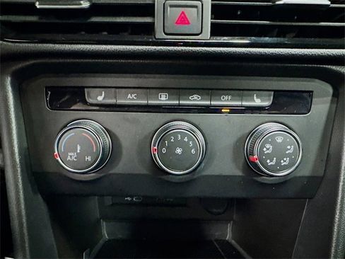 Used 2022 Volkswagen Taos SE image 22