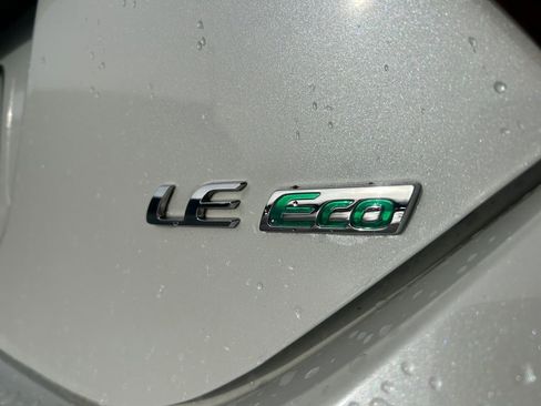 Used 2016 Toyota Corolla LE image 35