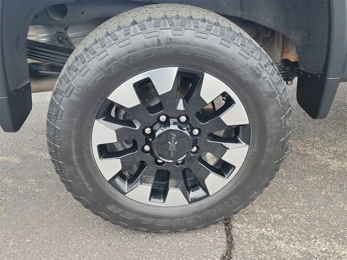 Used 2020 Chevrolet Silverado 2500 Custom w/ Custom Value Package image 5