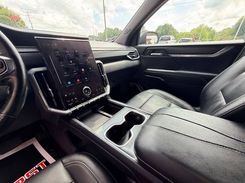 Used 2025 GMC Acadia Elevation w/ Elevation Premium Package AWD/4WD image 31