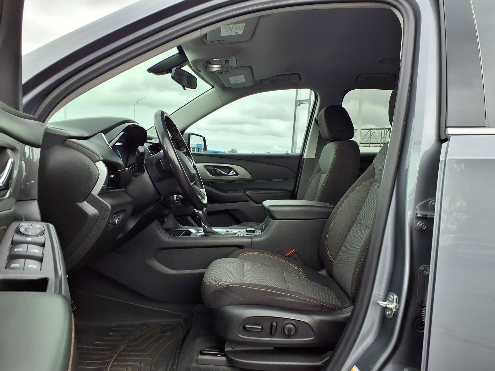 Used 2020 Chevrolet Traverse LT FWD image 23
